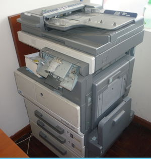 Multifuncional scanner, impresora y copiadora bizhub 250