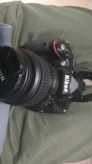 Vendo Nikon D con Lente mm.