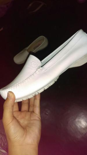 Zapatos Blancos, Personal de Salud