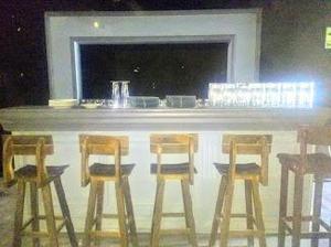 Bar de Madera con Luces Dicroicos