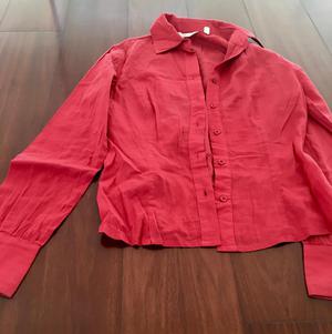 Blusa delgada usada MNG roja manga larga talla XS