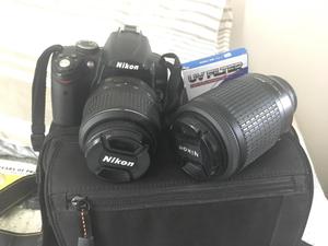 Cámara Nikon D, con lentes  mm y  mm