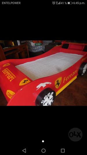 Cama Ferrari