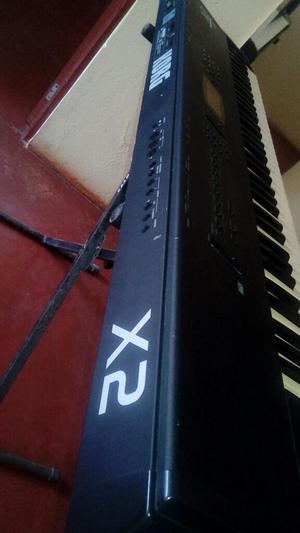 Teclado Korg X2