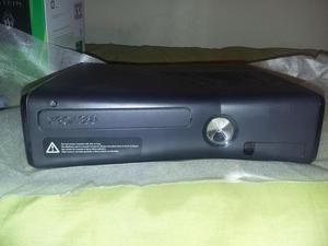 Xbox 360 con 500Gb de disco duro, 2 mandos, mas 20 juegos