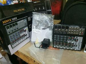 Consola de Sonido Behringer 