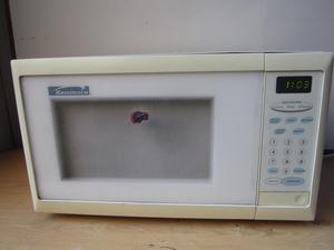 HORNO MICROONDAS MARCA KENMORE 25 LTRS