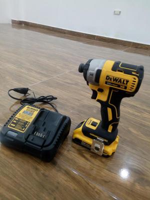 atornillador dewalt DCFV