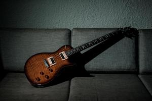 Guitarra Eléctrica Marca PRS Modelo SE 245 Made in Korea