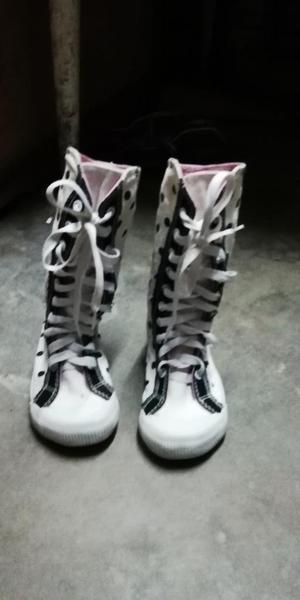 Vendo Zapatillas Tipo Botines Blanco