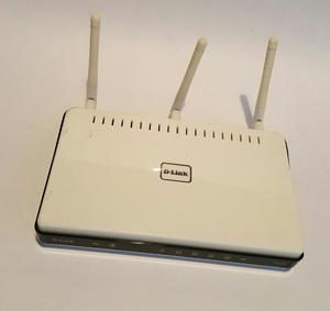 Router Dlink DIR655 con 3 antenas, 4 puertos ethernet y 1