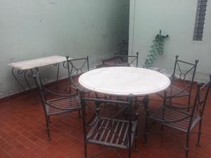 comedor de fierro con mesas de marmol para terraza