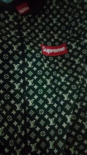 Polera Supreme Verde buen Estado