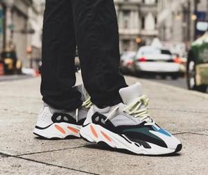 Adidas Yeezy 700