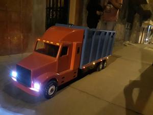 Vendo Camión de madera con luces led y bocina
