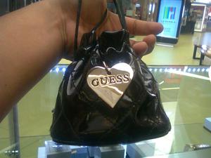 GUESS MODELO