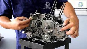 Motor usado de moto para practicar mecanica