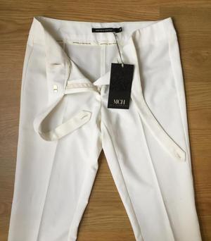 Pantalón pitillo de vestir color blanco marca Mentha y