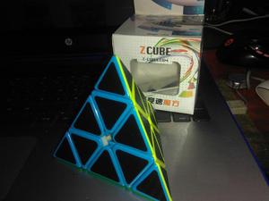 Cubo de Rubik Zcube Pyraminx Carbono