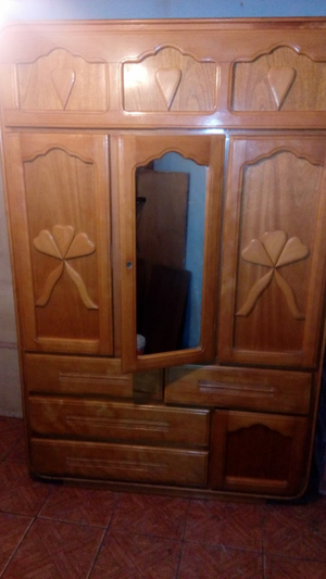 Ropero 3 puertas 4 cajones