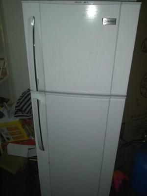 Refrigeradora Myray 240L sin detalles