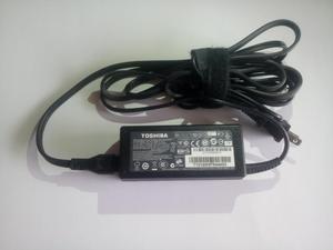 Cargador Toshiba Semi Nuevo