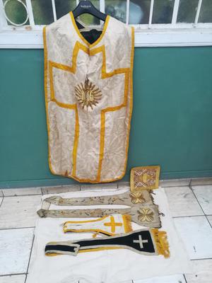 Antigua Vestimenta de Sacerdote Casulla