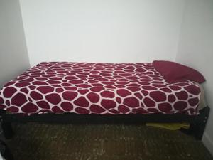 Vendo cama plaza112 colchon juego sabadas edredon almohadas