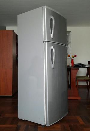 Refrigeradora Indurama de 270 Litros