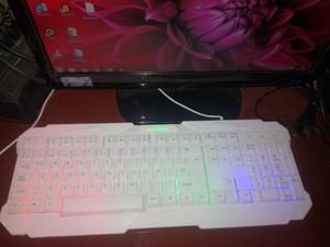 Vendo Teclado Blanco con Luz de Colores