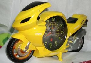 Reloj modelo motocicleta