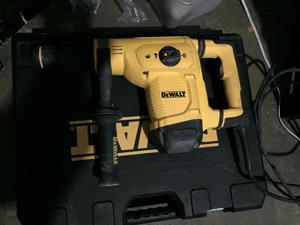 Martillo demoledor DEWALT por motivo de viaje ugte
