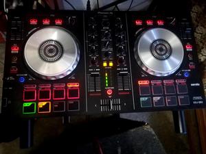 SE VENDE CONSOLA PIONEER DJ SB2PARLANTE ACTIVO 15 MACKY