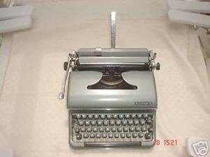 Máquina de escribir marca Torpedo. Funciona perfectamente.