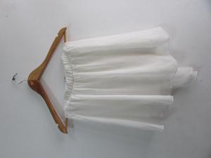 Falda de gasa blanca
