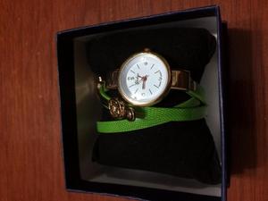 Reloj Pulsera Verde Elegante En Caja Nuevo