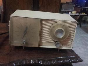 RADIO RELOJ ANTIGUO FUNCIONANDO