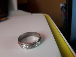 vendo este anillo de acero para varon