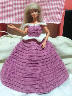 Barbie Antigua con Ropa Tejida