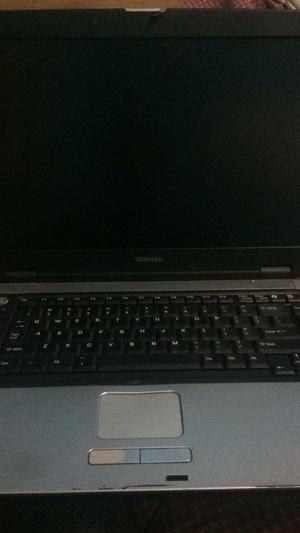 Remato!! Laptop Toshiba sin cargador