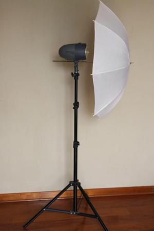 flash de estudio 300Ws con parante y sombrilla fotografica