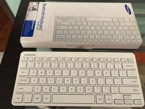 Vendo teclado bluetooth Samsung blanco.