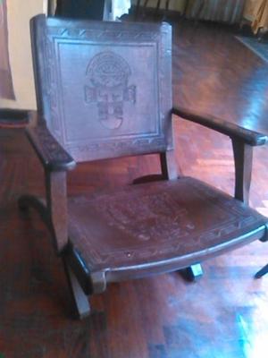 silla de cuero repujado perfecto estado madera cedro