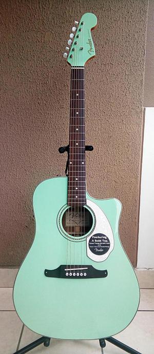Guitarra Fender Sonoran