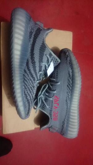 Yeezy Beluga 2.0 Talla 42