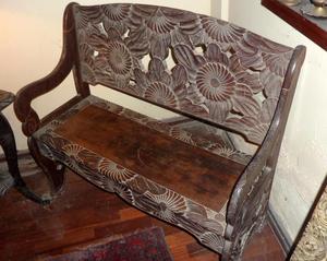 Juego de mesas, sillas y banquetas madera repujada siglo XIX