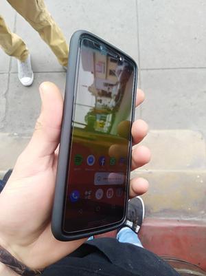 Vendo Moto E5 New Como Plus Audifonos