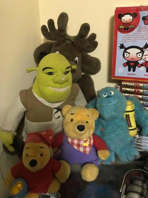 juguetes peluches y relojes de pared colección