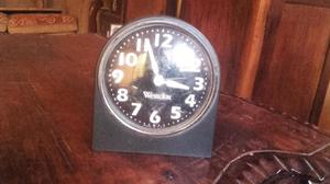 reloj despertador antiguo marca Wesclox funcionando