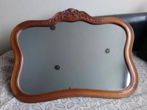 Espejo de madera antiguo